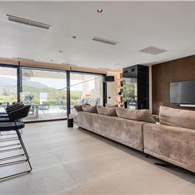 5 bedroom luxury seaside villa with indoor & outdoor pool, near Acharavi, sleeps 10